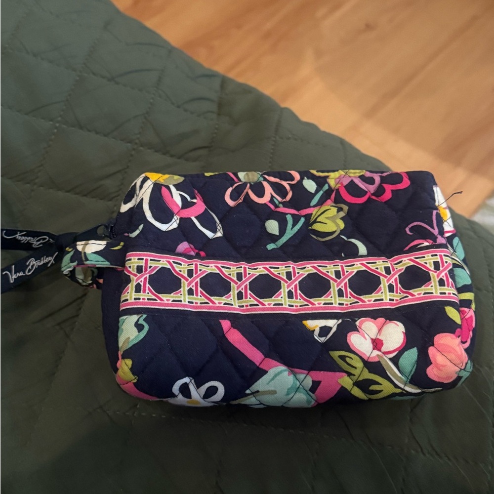 Vera Bradley Floral Ribbons Floral Navy Pink Quilted Women's Bag